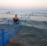 KURBAN BAYRAMı - Mersin Plajları Engel Tanımıyor