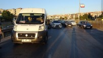 UZMAN ÇAVUŞ - (Özel) Pendik'te 4 Araç Birbirine Girdi Açıklaması 2 Yaralı