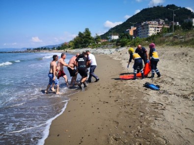 Trabzon'da Serinlemek İçin Denize Giren İki Kardeşten Biri Hayatını Kaybetti