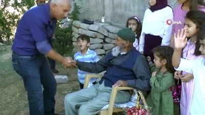 50 Torun Sahibi 107 Yaşındaki Dedenin Bayram Sevinci