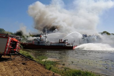 Rusya'da Tersaneye Çekilen Yolcu Gemisinde Yangın