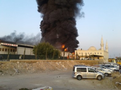 Şanlıurfa'da Yapı Markette Büyük Yangın