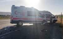 Ambulans İle Ticari Araç Çarpıştı Açıklaması 6 Yaralı
