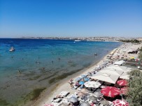 BAYRAMLAŞMA - Bayramın Son Gününde İstanbullular Plajlara Koştu