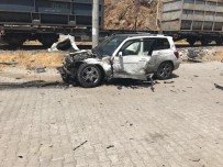 YÜK TRENİ - Kahramanmaraş'ta Yük Treni Otomobile Çarptı Açıklaması 5 Yaralı