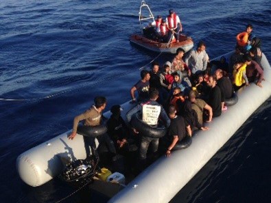 Kuşadası Körfezi'nde 22'Si Çocuk 49 Kaçak Göçmen Yakalandı