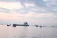 LIBERYA - Zeytinburnu'nda Çarpışan Gemiler Gündüz Görüntülendi