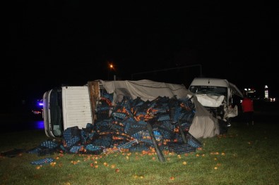 Antalya'da Tur Minibüsü Kamyona Arkadan Çarptı Açıklaması 5'İ Turist 6 Yaralı