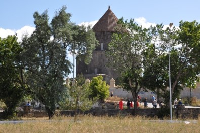 Kars'a Yerli Ve Yabancı Turistlerden Yoğun İlgi