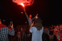 TAKSIM MEYDANı - Liverpool'lu Taraftarların Taksim'de Kupa Coşkusu