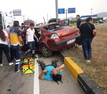 Otomobille Cipin Çarpıştığı Kazada Araçlar Hurdaya Döndü Açıklaması 8 Yaralı