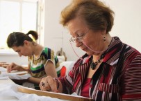 BEYLERBEYI - (Özel) 52 Yılını İlmik İlmik Nakşetti