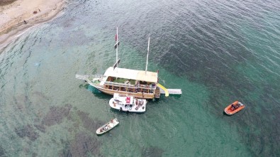Sinop'ta Gezi Teknesi Karaya Oturdu