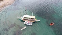 GEZİ TEKNESİ - Sinop'ta Gezi Teknesi Karaya Oturdu
