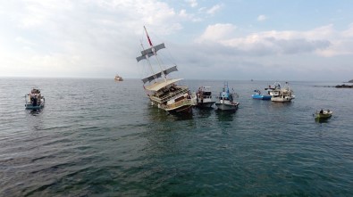 Sinop'ta Karaya Oturan Gezi Teknesini Kurtarma Çalışmaları