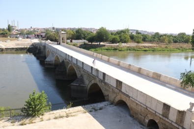 Tarihi Tunca Köprüsü'nde Restorasyon Sürüyor