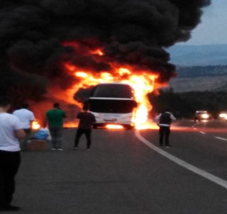 Yine Otobüs Yangını Açıklaması50 Yolcu Ölümden Döndü