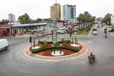 Adana'nın Dört Bir Yanında Peyzaj Düzenleme Çalışmaları Sürüyor