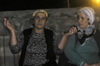 BÜYÜKBAŞ HAYVANLAR - Ardahan'da Bir Evin Damı Çöktü, 5 Kişilik Aile Ortada Kaldı