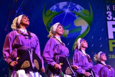 Dünya'nın Folklor Renkleri Kepez'de Buluşuyor