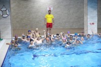 YÜZME KURSU - Haliliye'de Gençler Ücretsiz Yüzme Öğreniyor