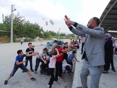 Hisarcık'taki Düğünlerde Türk Lirası Serpiliyor