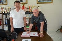 GÖKKAYA - İsmail Ertekin, Manisa Futbol Kulübüyle 1 Yıllık Anlaşmaya İmza Attı