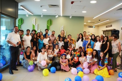 Kanser Hastası Miniklere Hastanede Bayram Kutlaması