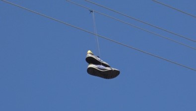 Kars'ta Elektrik Teline Atılan Ayakkabı Trafoyu Yaktı