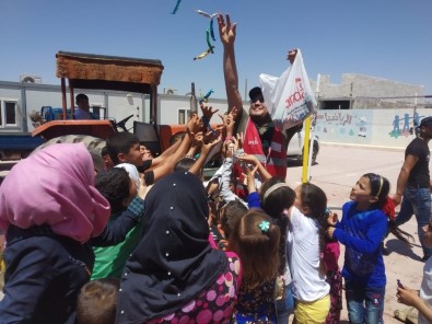 Manisa'dan Suriyeli Miniklere Mesir Macunu