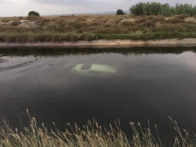 Sulama Kanalına Düşen Otomobilde İki Genç Hayatını Kaybetti