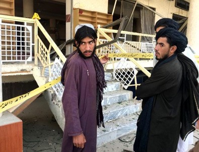 Taliban liderinin kardeşi cami saldırısında öldürüldü