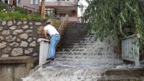 SAĞANAK YAĞMUR - Yağmur Aniden Bastırdı, Yollar Göle Döndü