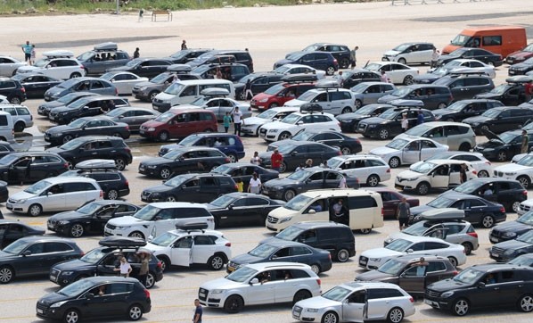 Akın akın dönüyorlar