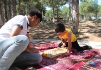 ÇOCUK OYUNLARI - Çocuklar, Unutulmaya Yüz Tutmuş Oyunlarla Şenlendi