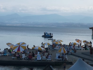 Sahilde kopmuş bacak paniği!