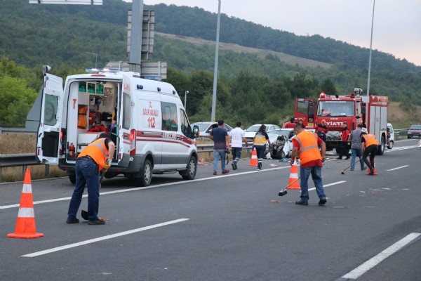 TEM’de feci kaza! Etler yola savruldu
