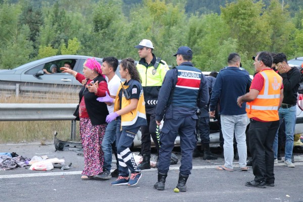 TEM’de feci kaza! Etler yola savruldu