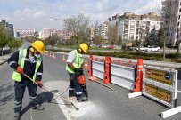 SÜRÜŞ KEYFİ - Ankara Büyükşehir Belediyesi Cadde Ve Sokaklardaki Beton Kalıntılarını Temizliyor
