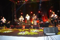 Ayvalık'ta Ruboto İle Mehmet Erdem'den Unutulmaz Konser