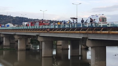Eşiyle Tartıştı, Nehre Atladı