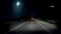 ARAÇ KAMERASI - İtalya'da Düşen Meteor Gökyüzünü Aydınlattı