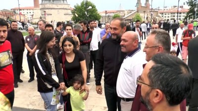 Milli Sporcu Semih Saygıner'den Bilardo Gösterisi