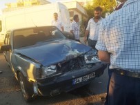 Otomobil Yaya Şeridindeki Araca Çarptı Açıklaması 2 Yaralı