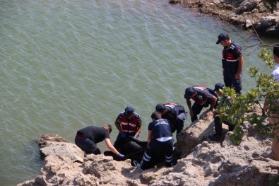(ÖZEL) Gölette Erkek Cesedi Bulundu