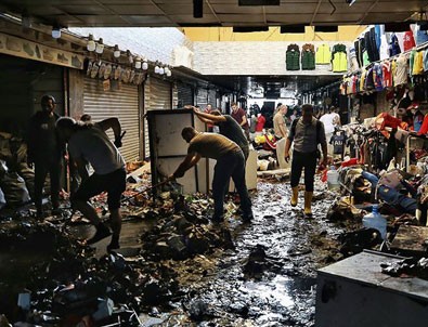 İstanbul'daki sağanağın ardından temizlik çalışmaları sürüyor