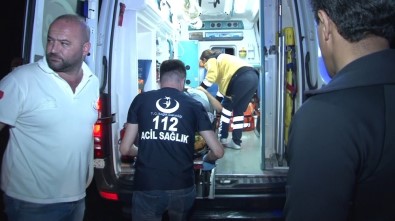 Tarabya Sahilinde Denize Uçan Minibüs Vinç Yardımıyla Çıkarıldı