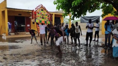 TİKA Gönüllüleri Senegal'e 'Yağmurla' Geldi