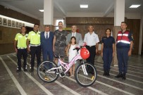 RAMAZAN BAYRAMı - Aydınlı Berfin Bisikletini Teslim Aldı