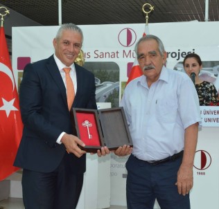 Bakan Taçoy, 'Kişisel Resim Sergisi'nin Açılışını Yaptı